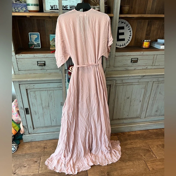 Reformation women’s Winslow dress in blush size small - Picture 4 of 10
